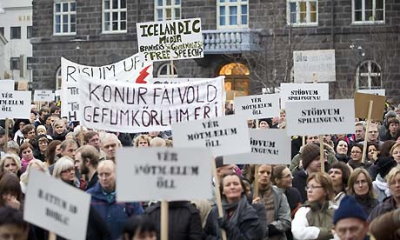 ISLANDIA: ¡¡¡ESTO SÍ ES REVOLUCIÓN!!!, PERO NADIE SE HA ENTERADO…  Islandia-manifestacion-2