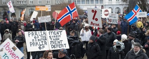 ISLANDIA: ¡¡¡ESTO SÍ ES REVOLUCIÓN!!!, PERO NADIE SE HA ENTERADO…  Islandia-manifestacion-4
