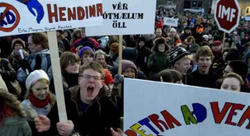 ISLANDIA: ¡¡¡ESTO SÍ ES REVOLUCIÓN!!!, PERO NADIE SE HA ENTERADO…  Islandia-manifestacion