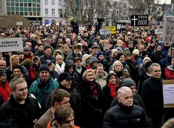 ISLANDIA: ¡¡¡ESTO SÍ ES REVOLUCIÓN!!!, PERO NADIE SE HA ENTERADO…  Islandiamanifestacion